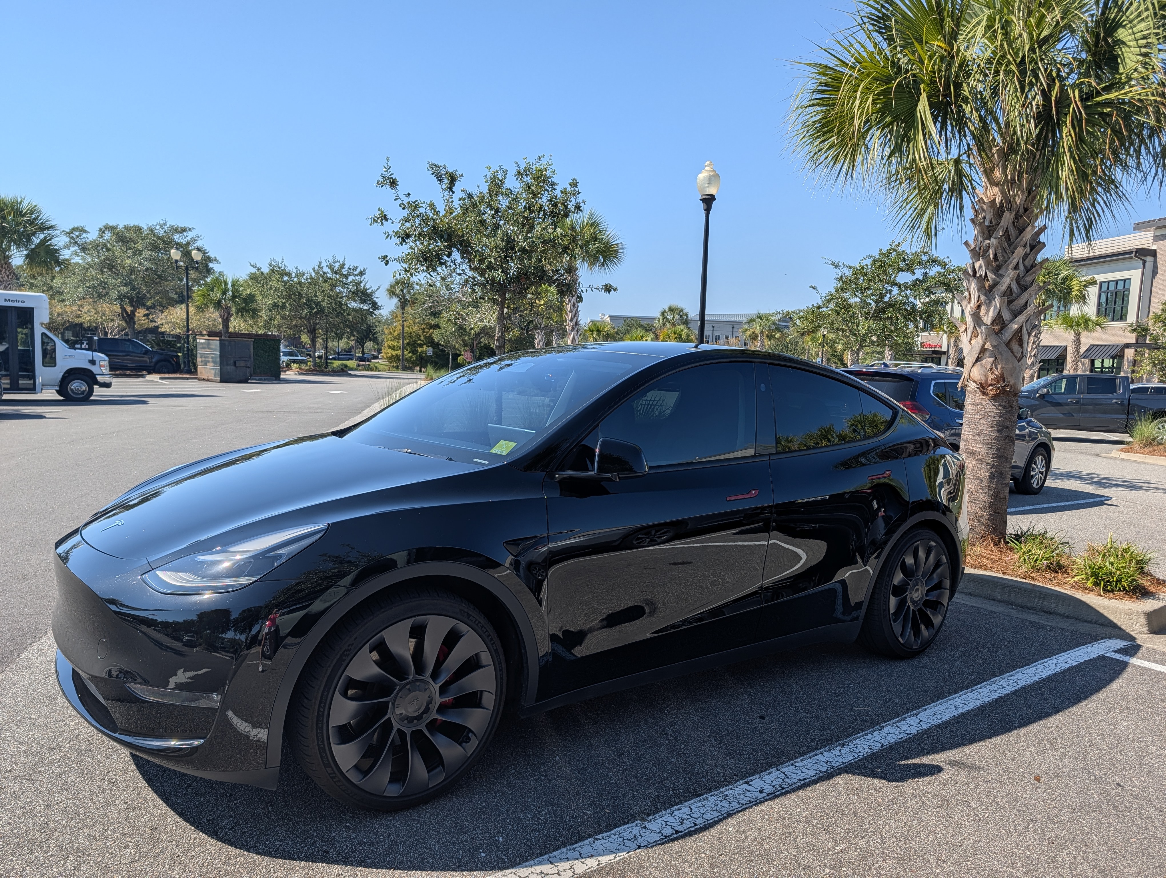 Used 2024 Tesla Model Y Performance AWD/4WD image 1