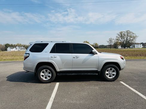 Used 2014 Toyota 4Runner SR5 Premium image 4