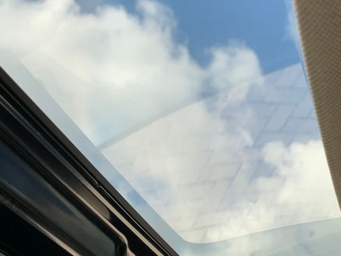 Used 2015 Toyota Sienna XLE image 9