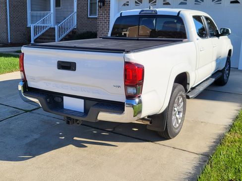 Used 2018 Toyota Tacoma SR5 image 8