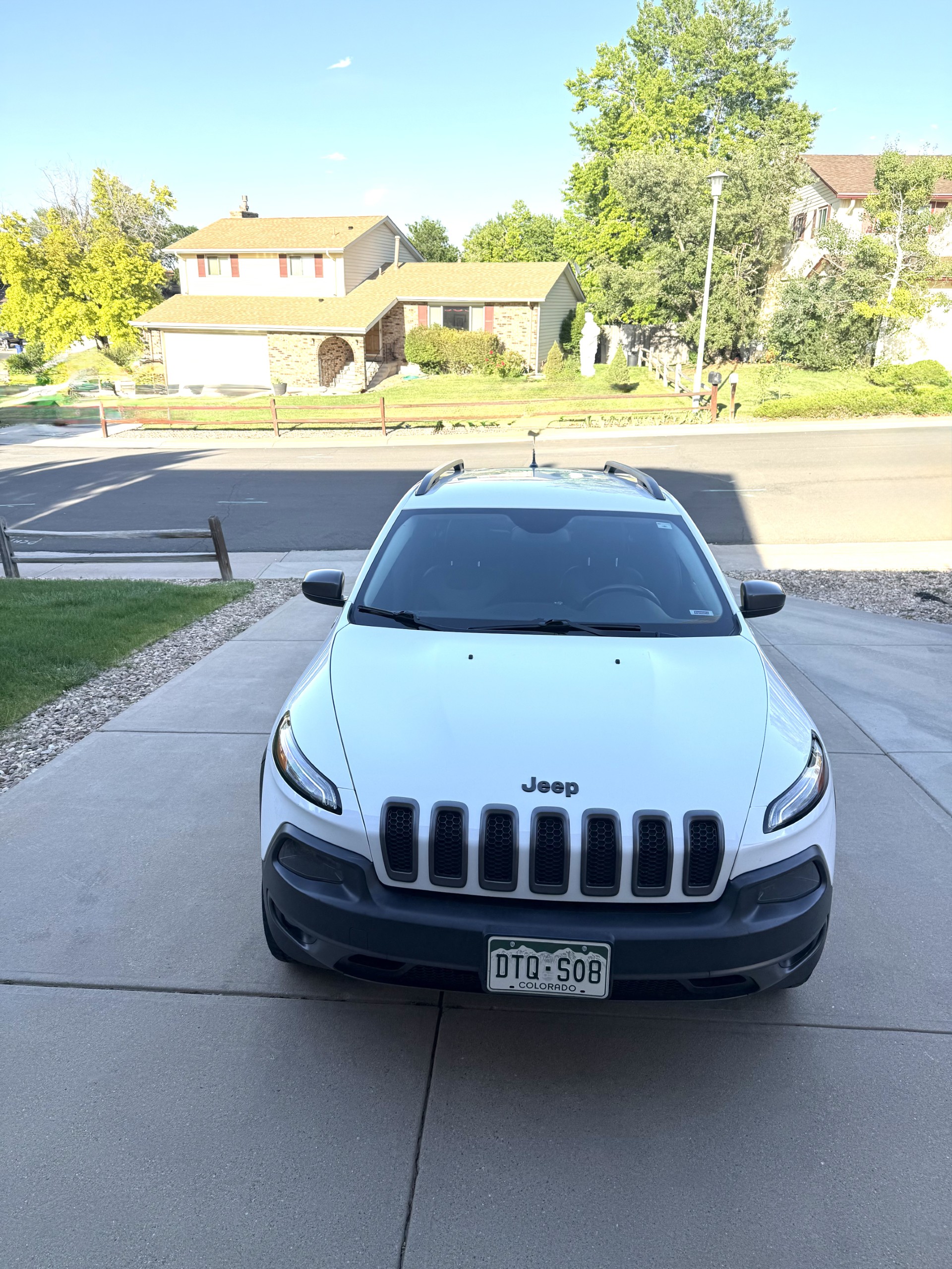 Used 2015 Jeep Cherokee Trailhawk w/ Cold Weather Group AWD/4WD image 4