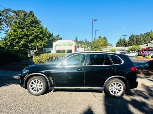 Used 2023 BMW X5 xDrive40i w/ Premium Package AWD/4WD image 4