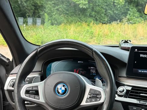 Used 2022 BMW 530e xDrive w/ Executive Package AWD/4WD image 11