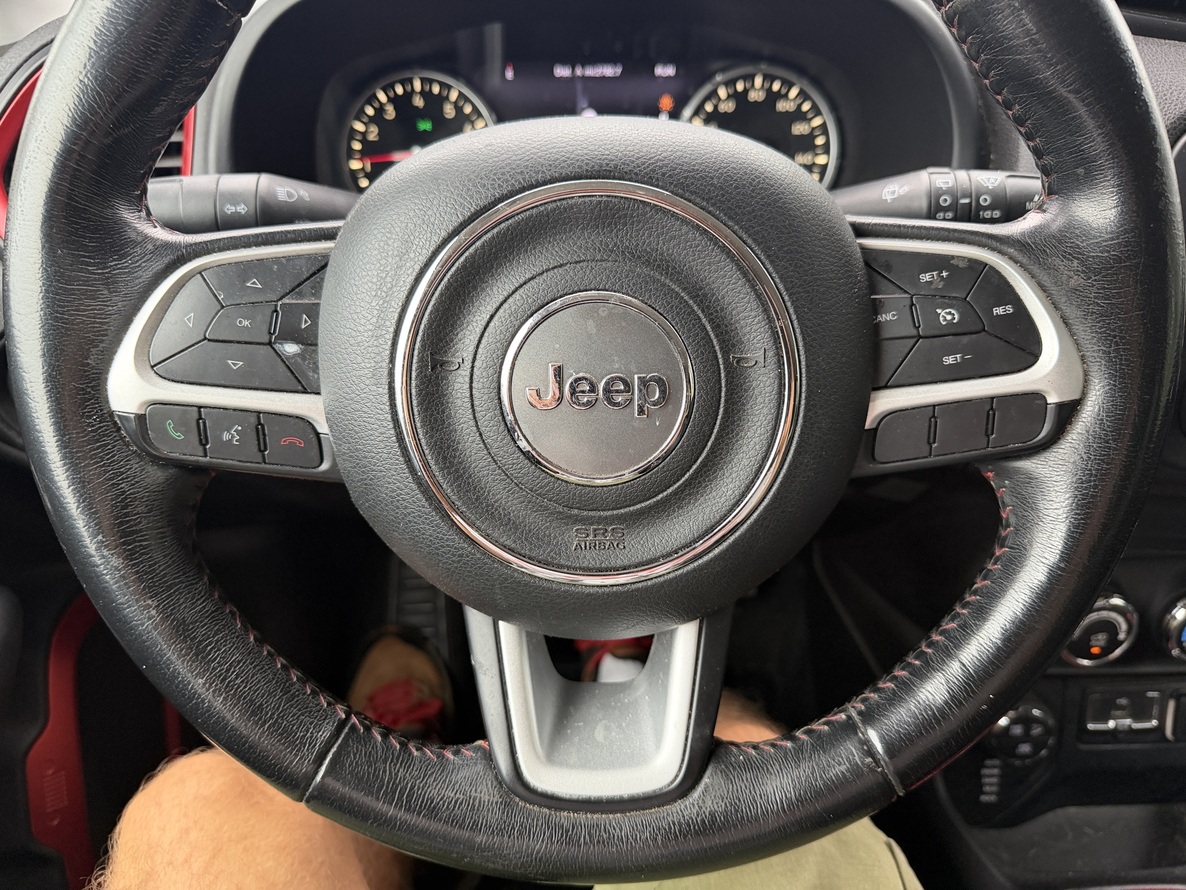 Used 2017 Jeep Renegade Trailhawk AWD/4WD image 4