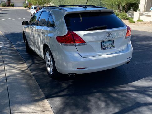 Used 2010 Toyota Venza image 2