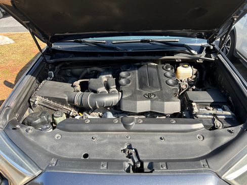 Used 2018 Toyota 4Runner SR5 Premium image 17