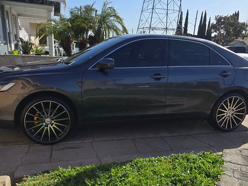 Used 2009 Toyota Camry LE image 1