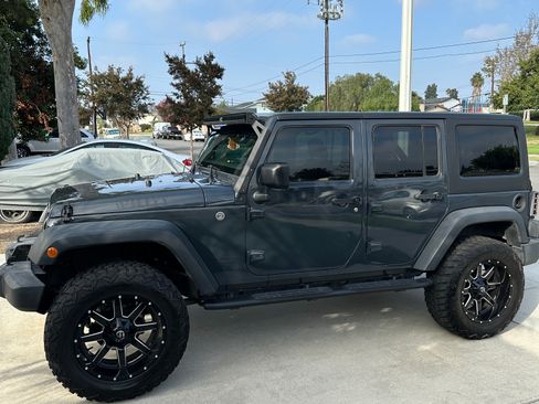 Used 2018 Jeep Wrangler Unlimited Sport image 4