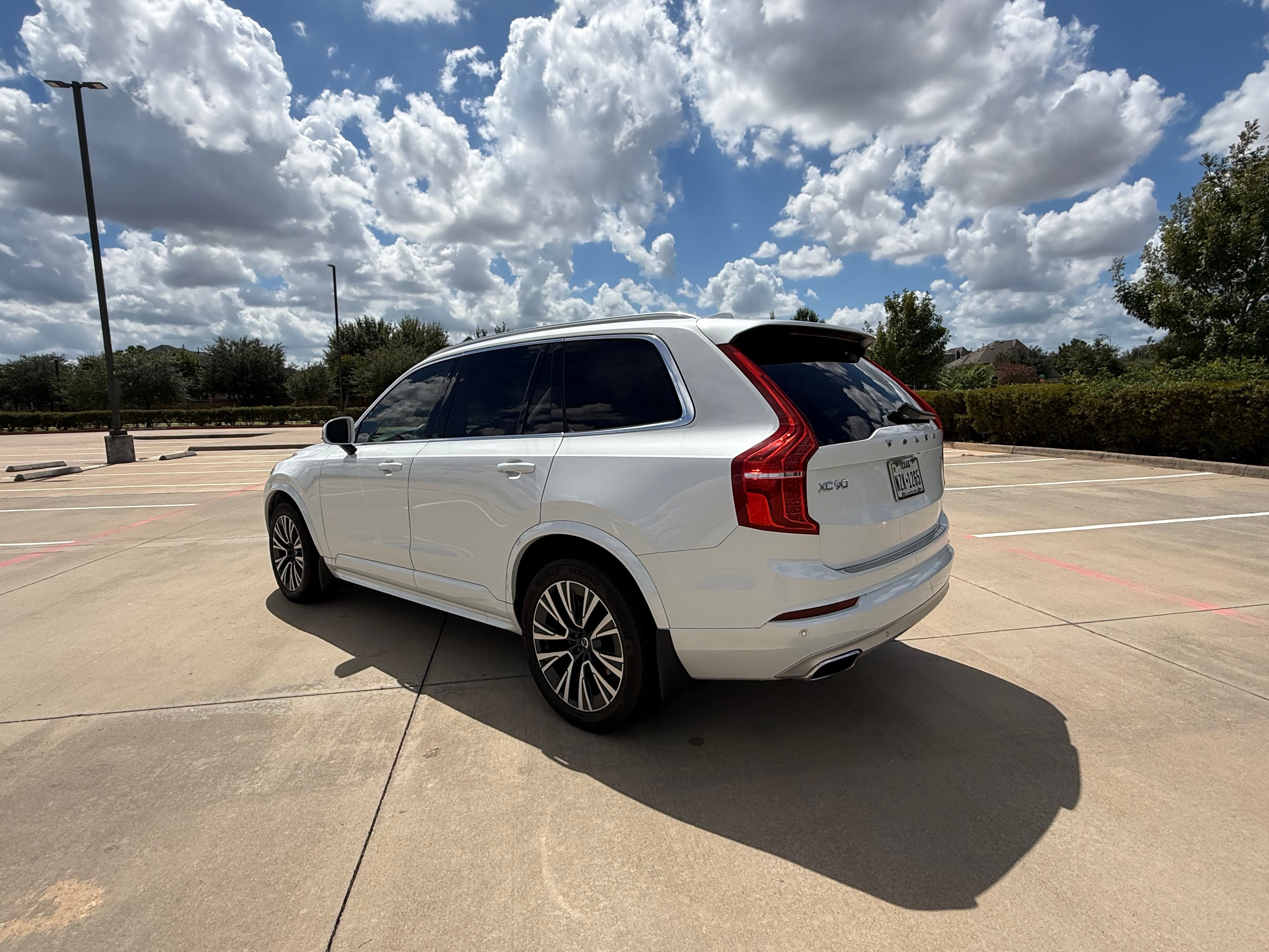 Used 2021 Volvo XC90 T5 Momentum w/ Protection Package Premier FWD image 5