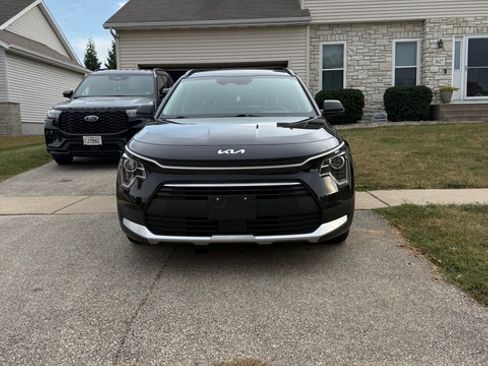 Used 2023 Kia Niro EX w/ EX Cold Weather Package image 6