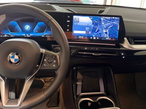 Used 2025 BMW X2 xDrive28i AWD/4WD image 12