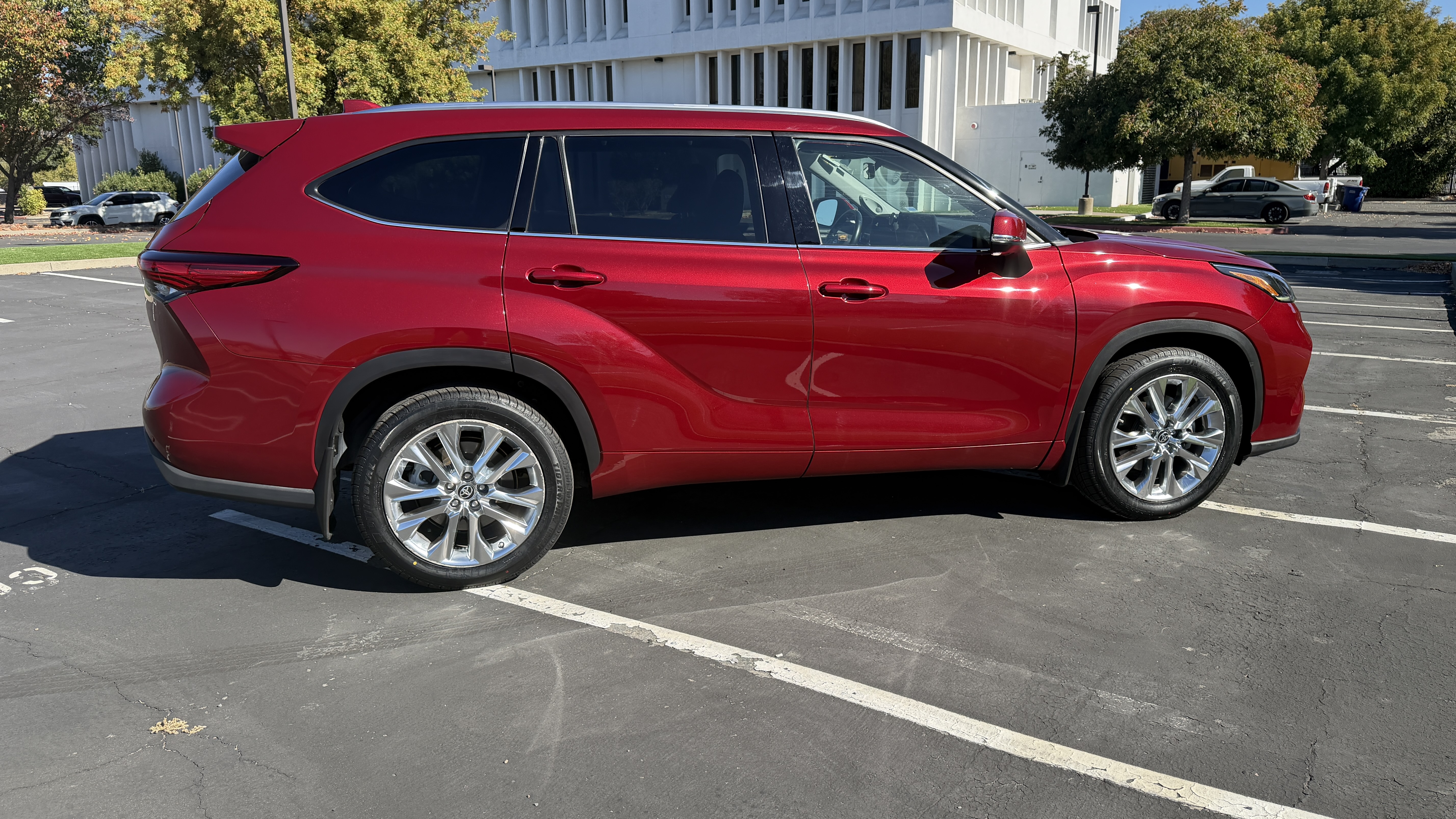 Used 2020 Toyota Highlander Limited AWD/4WD image 1