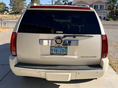 Used 2008 Cadillac Escalade AWD image 8
