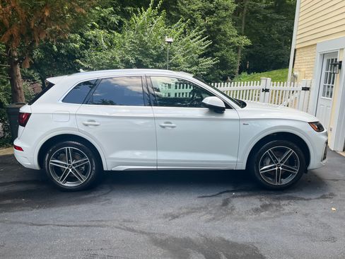 Used 2022 Audi Q5 e Premium AWD/4WD image 1