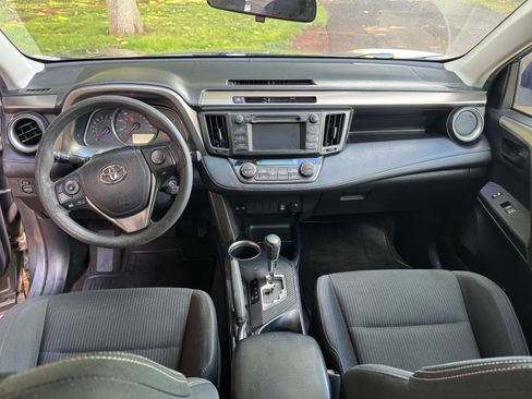 Used 2013 Toyota RAV4 XLE FWD image 2