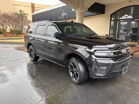 Used 2023 Ford Expedition Limited image 5