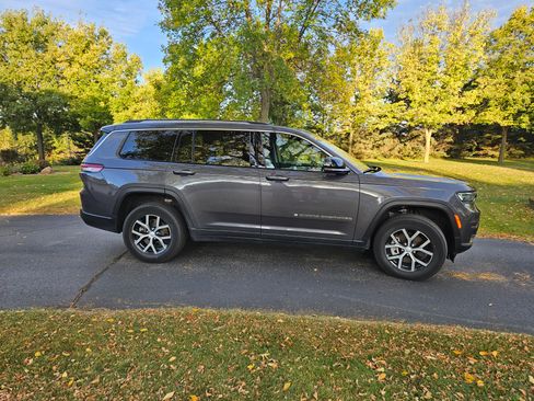 Used 2024 Jeep Grand Cherokee L Limited image 4