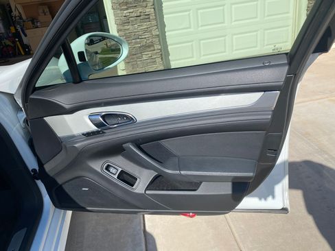 Used 2015 Porsche Panamera image 21