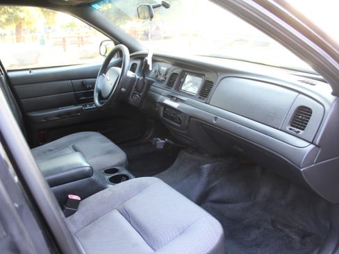 Used 2011 Ford Crown Victoria Police Interceptor w/ Radio Suppression Pkg image 13