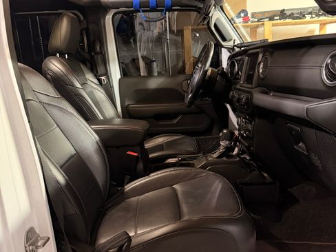 Used 2021 Jeep Gladiator Overland w/ Popular Equipment Package image 17