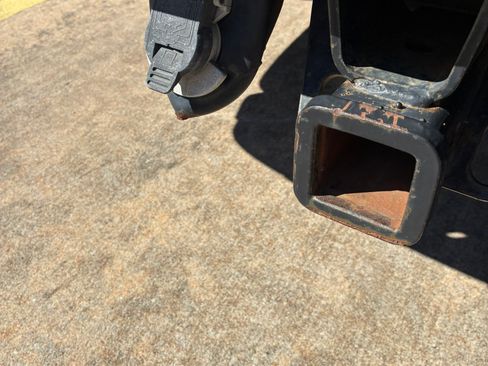 Used 2002 Chevrolet Suburban LT image 2