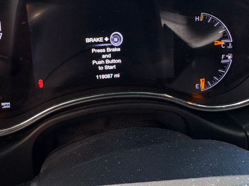 Used 2018 Jeep Grand Cherokee Altitude image 9