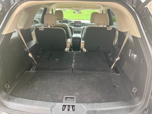 Used 2020 Ford Explorer XLT w/ Equipment Group 202A AWD/4WD image 13