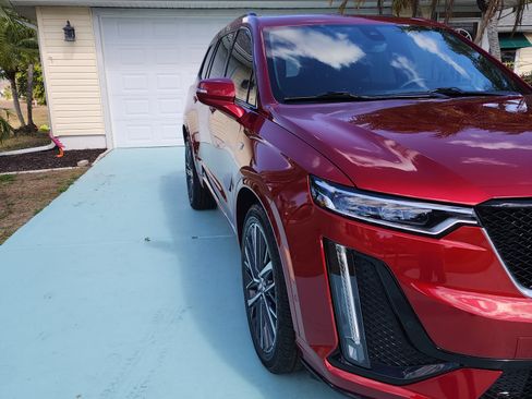 Used 2025 Cadillac XT6 Sport w/ Platinum Package image 9