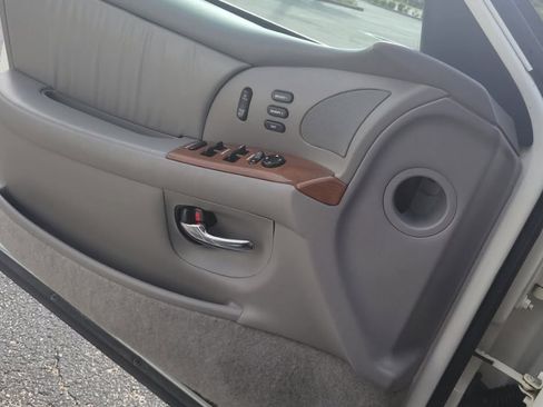 Used 2001 Buick Park Avenue Sedan 4D w/ Prestige Pkg image 10