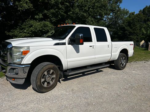 Used 2011 Ford F350 Lariat w/ Lariat Ultimate Pkg AWD/4WD image 2