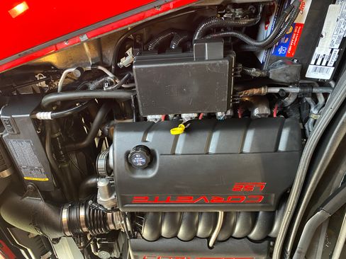 Used 2005 Chevrolet Corvette Coupe 2D w/ Preferred Equipment Group image 11