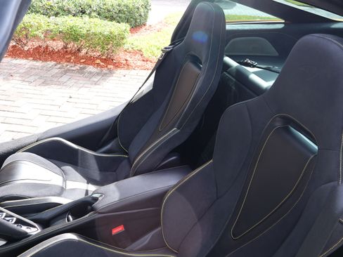 Used 2018 McLaren 720S Performance image 6