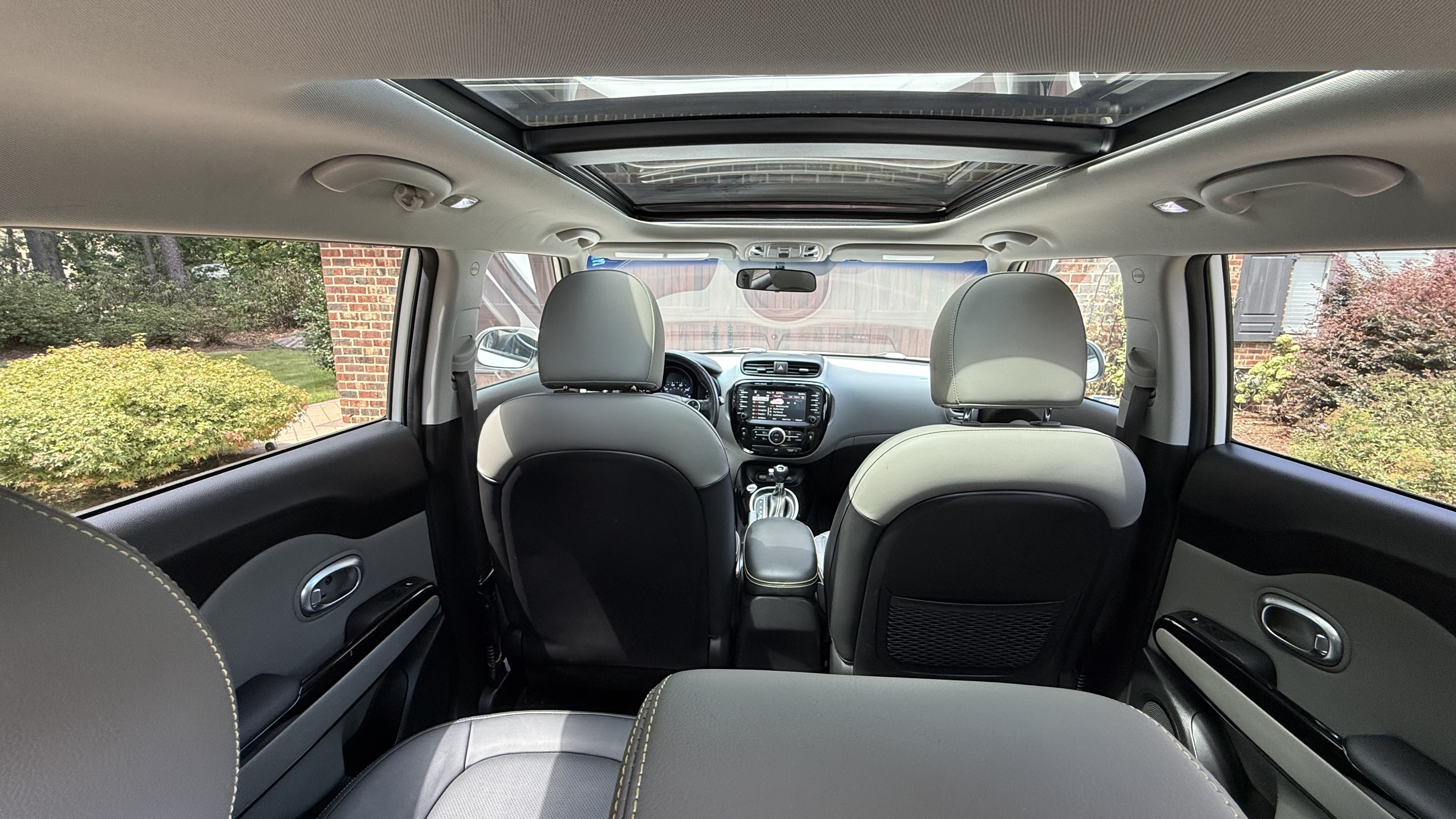 Used 2016 Kia Soul + w/ Primo Package FWD image 14