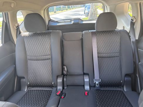 Used 2020 Nissan Rogue SV image 11