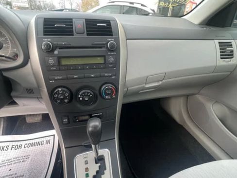 Used 2010 Toyota Corolla Sedan 4D image 12