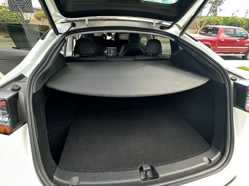 Used 2024 Tesla Model Y Long Range AWD/4WD image 9