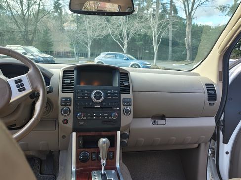 Used 2012 Nissan Pathfinder LE image 15