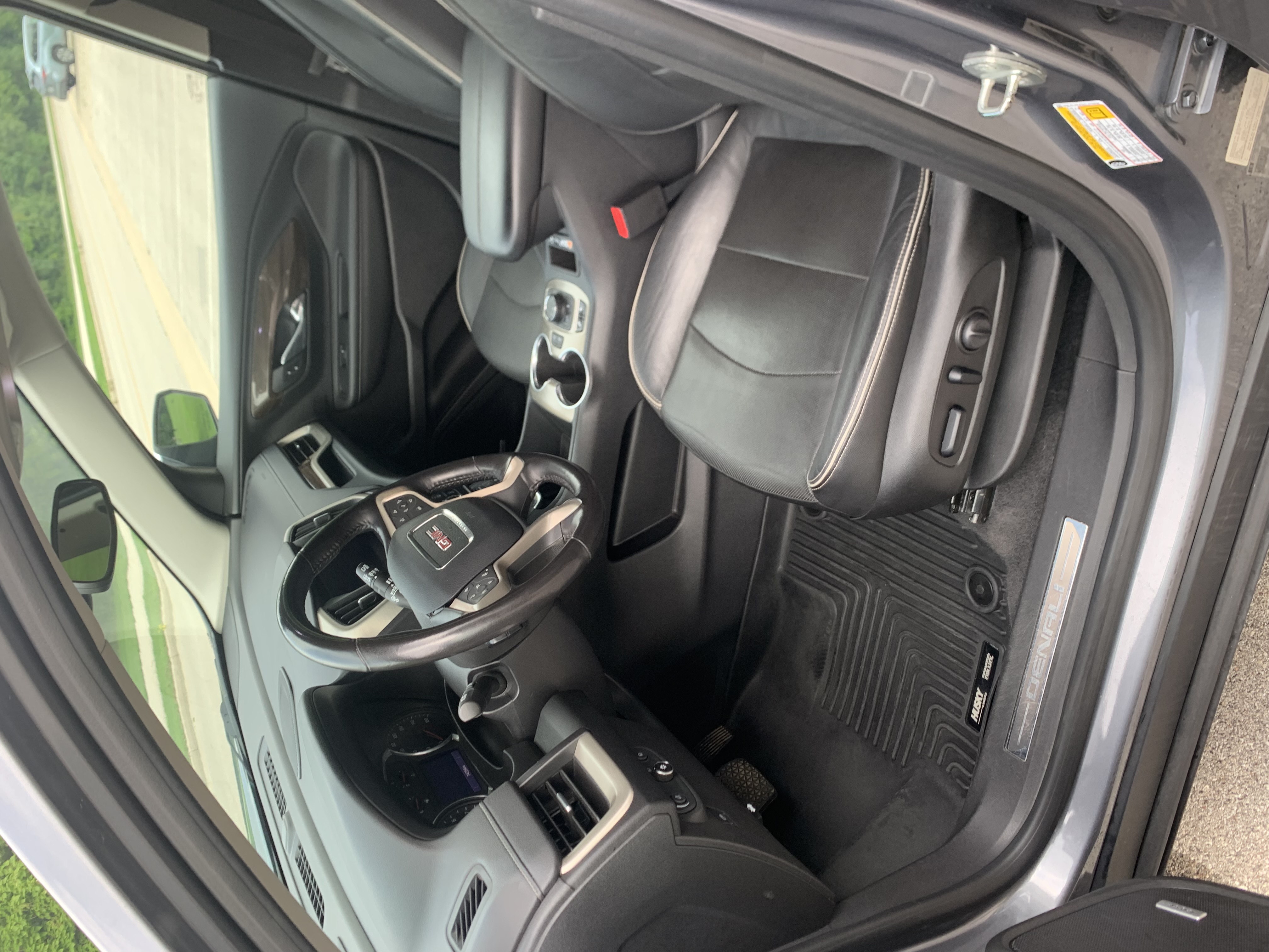 Used 2019 GMC Terrain Denali w/ GMC Pro Grade Package AWD/4WD image 19