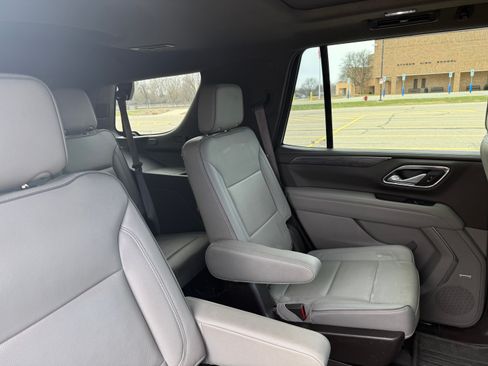 Used 2022 GMC Yukon SLT w/ SLT Premium Package image 13