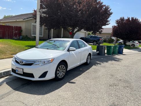Used 2014 Toyota Camry LE image 4