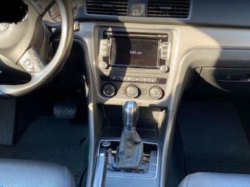 Used 2015 Volkswagen Passat 1.8T Limited Edition image 6