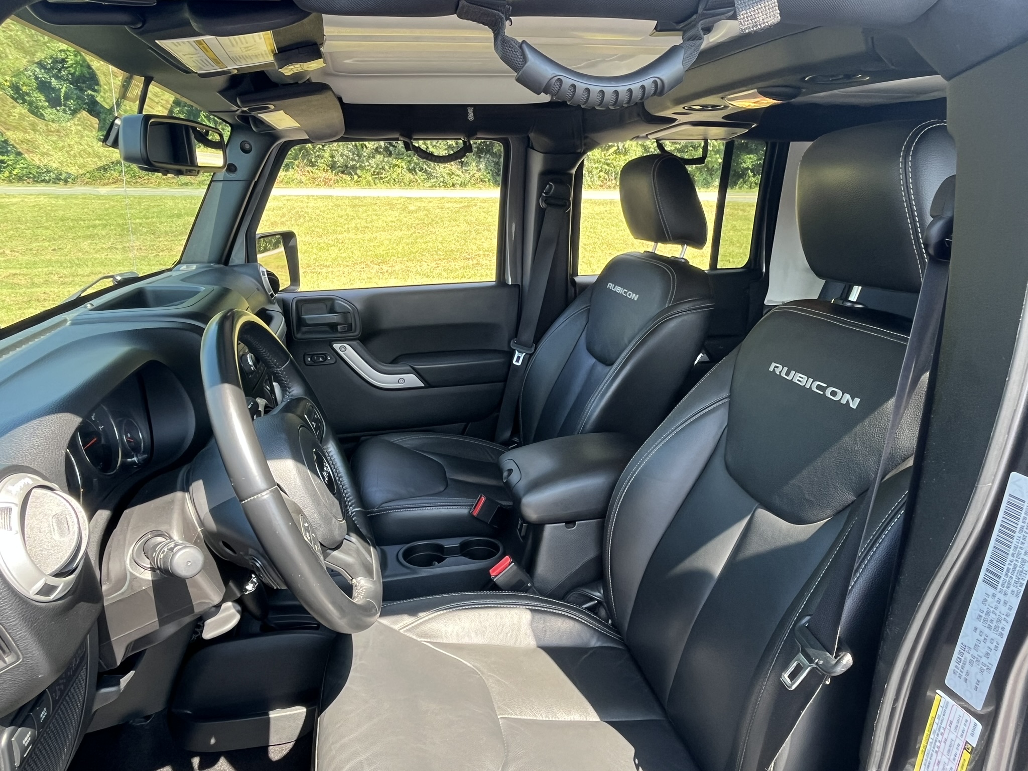 Used 2016 Jeep Wrangler Unlimited Rubicon w/ Connectivity Group AWD/4WD image 6