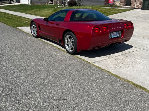 Used 2001 Chevrolet Corvette Coupe w/ Preferred Equipment Group2 RWD image 5