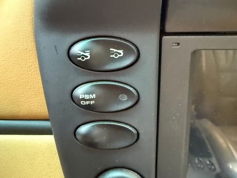 Used 2003 Porsche 911 Carrera 4 image 5