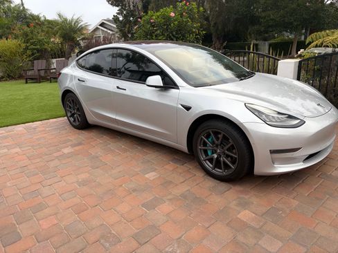 Used 2018 Tesla Model 3 Long Range RWD image 1