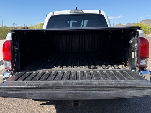 Used 2020 Toyota Tacoma SR5 image 10