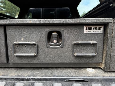 Used 2018 Toyota Tacoma TRD Off-Road image 9