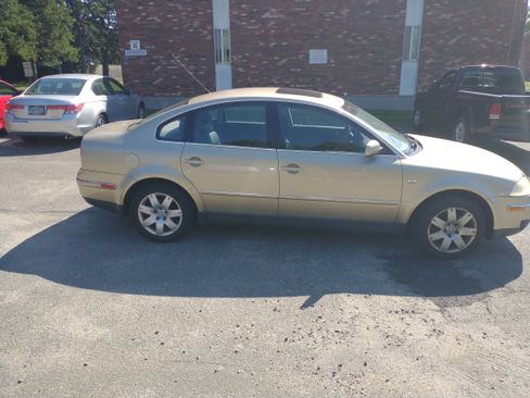 Used 2001 Volkswagen Passat GLX image 4