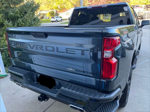 Used 2021 Chevrolet Silverado 1500 Custom Trail Boss w/ LPO, Dark Essentials Package AWD/4WD image 5