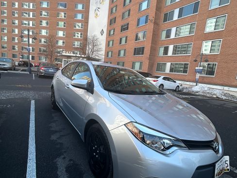 Used 2014 Toyota Corolla LE image 10